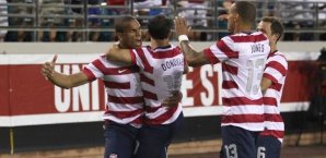 Jermaine Jones (2. v. re) kann nicht auflaufen USA,nationalelf,Jermaine,jones,steve,cherundolo
