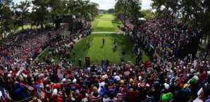 Der erste Abschlag in Medinah. Europa, USA