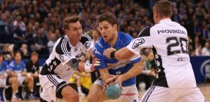 Filip Jicha und Christian Zeitz haben Mimi Kraus im Griff filip jicha, christian zeitz, thw kiel, mimi kraus, hsv