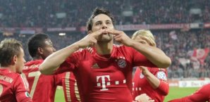 Claudio Pizarro bejubelt seine beiden Treffer Fußball,Pizarro,Bayern