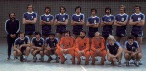 Günter Böttcher (untere Reihe, zweiter von rechts) spielte in der Handball-Nationalmannschaft unter Vlado Stenzel Handball,Olympiamannschaft