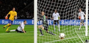 Johan Elmander erzielt das zwischenzeitliche 3:4 johan elmander, schweden