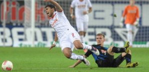 Manuel Zeitz holt Adil Chihi von den Beinen Manuel zeitz, sc paderborn, adil chihi, 1. fc köln