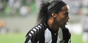 Ronaldinho traf gleich dreifach und gedachte so seines Stiefvaters ronaldinho,Atletico Mineiro,brasilien,hattrick