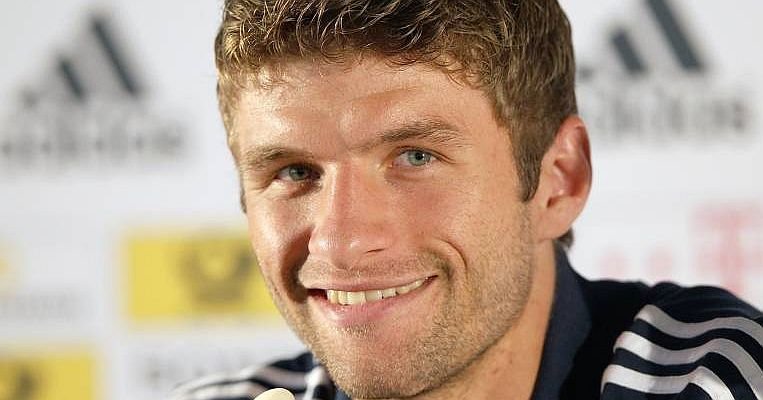 Thomas Müller ist Botschafter und wirbt für Spenden und Unterstützung, ...