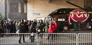 Nürnberger Fans blockierten auf Schalke den Mannschaftsbus. FC Nürnberg
