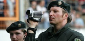 Fokus auf die Fans: Das DFL-Sicherheitskonzept steht in der Kritik. Fokus auf die Fans: Das DFL-Sicherheitskonzept steht in der Kritik.