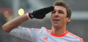 Mario Mandzukic mit umstrittenem Gruß Mario Mandzukic, fc bayern münchen