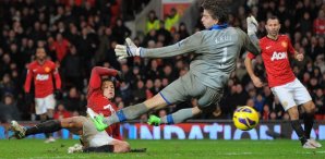 Javier Hernandez vor Tim Krul javier,hernandez,tim,krul,manchester,newcastle,united
