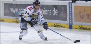Boris Blank mit siegbringendem Penalty Krefeld, DEL, Blank