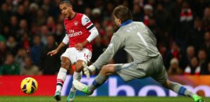 Theo Walcott überwindet Tim Krul zum 1:0 theo,walcott,fc,arsenal,tim,krul,newcastle,united