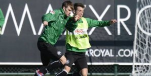 Christopher Nöthe (links) traf zum 2:1 für die SpVgg Greuther Fürth Christopher Nöthe,SpVgg Greuther Fürth,Bundesliga