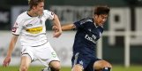 Alexander Ring (li) im Zweikampf mit Hamburgs Heung-Min Son Alexander Ring