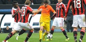 Messi umringt von Mailändern Lionel Messi,FC Barcelona