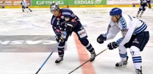Die Hamburg Freezers treffen auf die Eisbären Berlin Eishockey,DEL