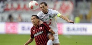 Karim Matmour und Steven Cherundolo im Zweikampf Karim Matmour,Steven Cherundolo,Eintracht Frankfurt,Borussia Mönchengladbach