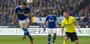 Klaas-Jan Huntelaar trifft per Kopf zum 2:0 gegen den BVB Klaas-Jan Huntelaar,FC Schalke 04,Bundesliga