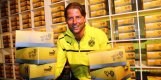 Mehr als 300.000 solcher Pakete hat der BVB in dieser Saison verkauft BVB,Dortmund,Trikots,Roman Weidenfeller