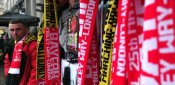 Die Farben der beiden deutschen Finalisten bestimmen das Stadtbild von London Fanschals, London