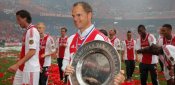 Frank de Boer gewann mit Ajax Amsterdam den dritten Meistertitel in Folge Frank de Boer, Ajax Amsterdam