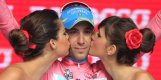 Vincenzo Nibali lässt sich für seinen Etappensieg feiern Vincenzo Nibali,Giro d'Italia