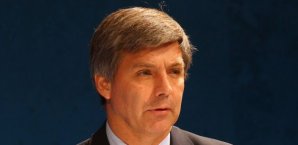 Die frühere FIFA-Inspektor Harold Mayne-Nicholls sprach sich gegen die WM in Katar aus Harold Mayne-Nicholls