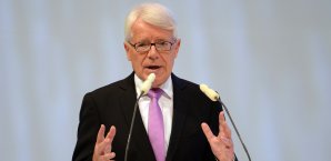 Reinhard Rauball äußerst sich zur Torlinientechnik Reinhard Rauball