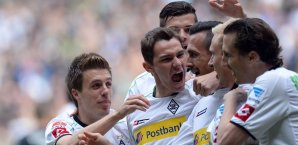 Martin Stranzl lässt sich von seinen Gladbacher Kollegen feiern Martin Stranzl,Borussia Mönchengladbach,Bundesliga