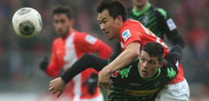 Granit Xhaka im Duell mit Shinji Okazaki xhaka,okazaki,borussia,mönchengladbach,fsv,mainz