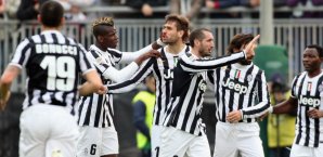 Fernando Llorente wird nach seinem Tor gefeiert Fernando Llorente