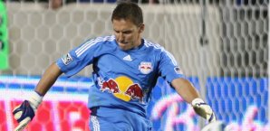 Frank Rost sieht seinen Ex-Klub in großer Gefahr frank rost