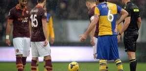 Die Partie zwischen dem AS Rom und dem FC Parma musste wegen Unbespielbarkeit des Platzes abgebrochen werden Spielabbruch Rom