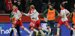 Köln feiert die Führung durch Wimmer (l.) wimmer,1.FC Köln