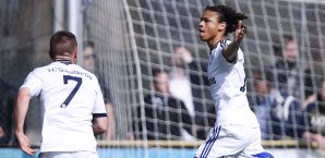 Leroy Sane (r.) steht mit Schalke 04 im Pokalfinale Leroy Sane, Schalke 04
