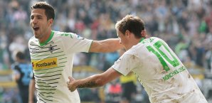Alvaro Dominguez (l.) feiert seinen Treffer gegen den HSV Alvaro Dominguez