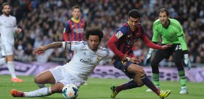 Marcelo (l.) im Zweikampf mit Barcelonas Pedro Marcelo