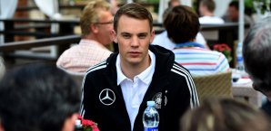 Manuel Neuer leidet derzeit an einer Verletzung an der Schulter Manuel Neuer