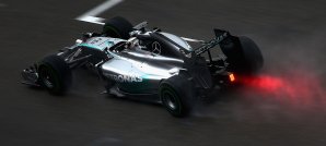 Mercedes testet in Barcelona einen neuen Auspuff Mercedes
