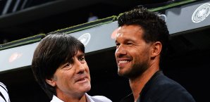 Michael Ballack (r.) rechnet nach der WM mit dem Abschied von Joachim Löw (l.) Michael Ballack