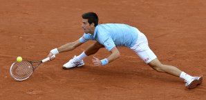 Novak Djokovic hat seine Auftaktaufgabe gegen Sousa souverän gemeistert Novak Djokovic