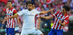 Sami Khedira (l.) sicherte sich mit Real den Titel Sami Khedira