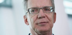 Thomas de Maiziere will die Kosten bei Gewalttaten nicht den Veranstaltern aufzwingen De Maizière