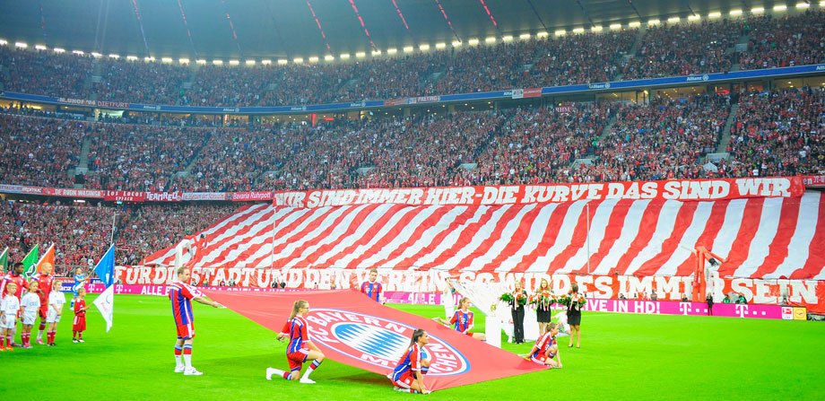 Die Bundesliga ist zurück! Und die Bayern-Fans empfingen ihre Mannschaft gebührend