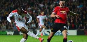 Benik Afobe (l.) knipste gegen die Red Devils gleich zweimal Benik Afobe