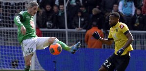 Cedric Bakambu (r.) geht noch für den FC Sochaux in der Ligue 2 auf Torejagd Cedric Bakambu