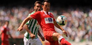 Piotr Trochowski will weiterhin für den FC Sevilla die Kickschuhe schnüren Piotr Trochowski