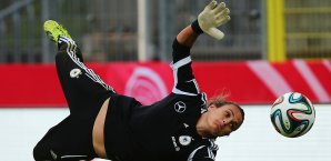 Nadine Angerer pariert wohl eher ungern auf Kunstrasen Nadine Angerer