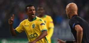 Nani protestiert vergeblich gegen die falsche Elfmeterentscheidung Nani