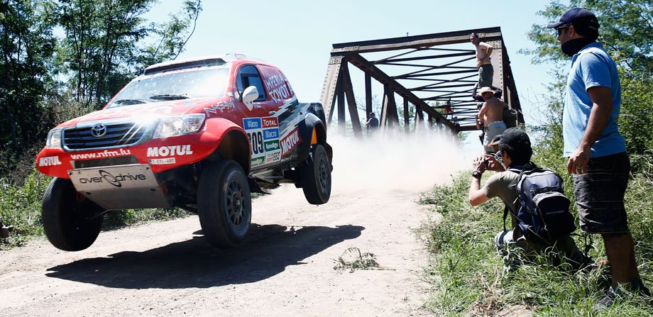 Die Dakar ist auch in Südamerika spektakulär Christian Lavielle und Pascal Maimon beweisen's beim Weitsprung