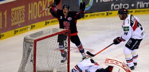 Michael Davies (l.) darf in den Playoffs wieder eingreifen DEL